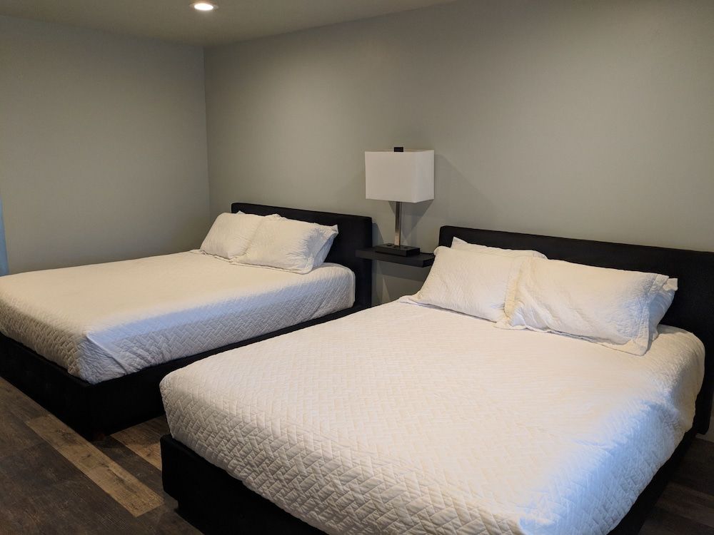 Signature Single Room, 2 Queen Beds
