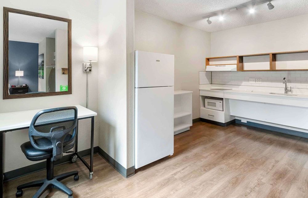 Extended Stay America Premier Suites - Miami - Airport - Miami Springs Deluxe Studio, 1 Queen Bed with Sofa bed, Non Smoking 6