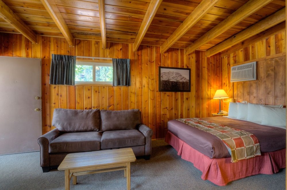 #30 Prospector Room (6- Plex)