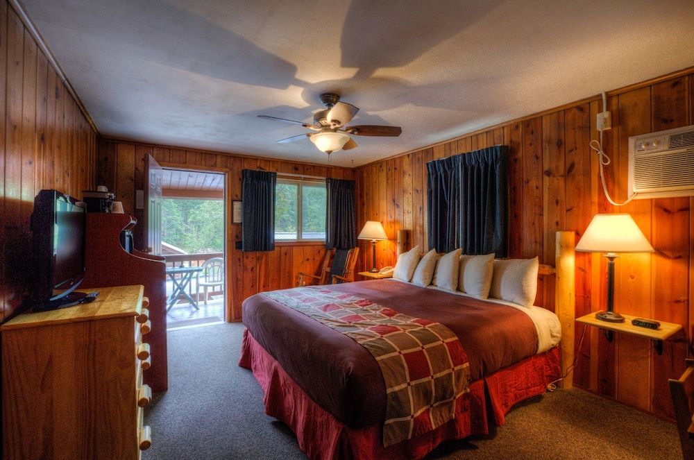 #28 King Bed Cabin- Duplex