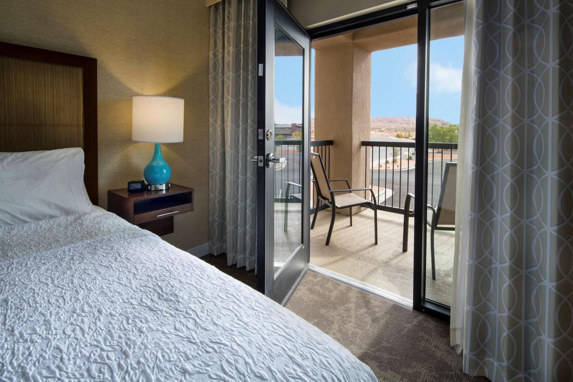 1 K Balcony Microwv/fridge/wetbr Studio Ste Ns