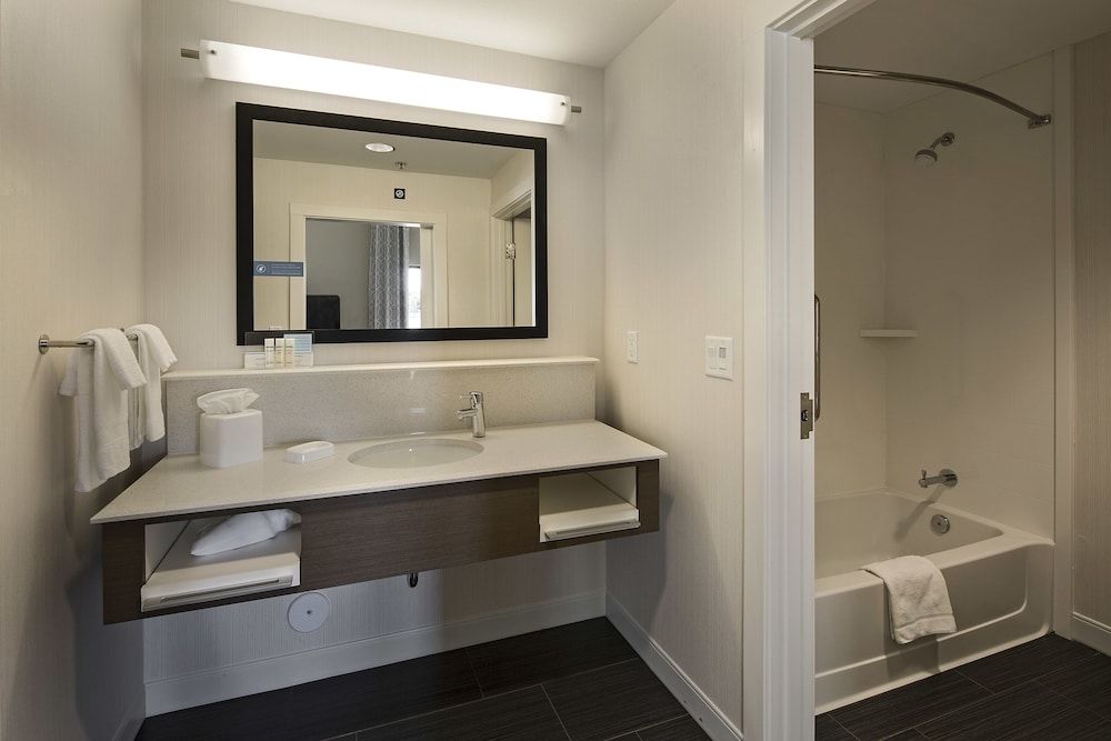 undefined Hampton Inn & Suites Page - Lake Powell 4