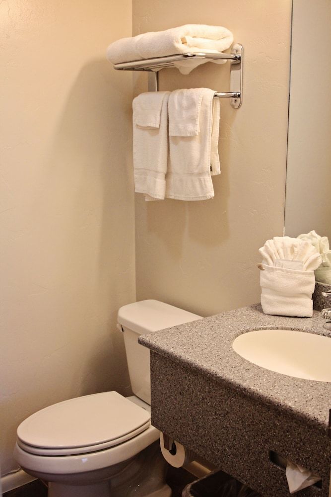 Bowen Motel Room, 1 Queen Bed 7