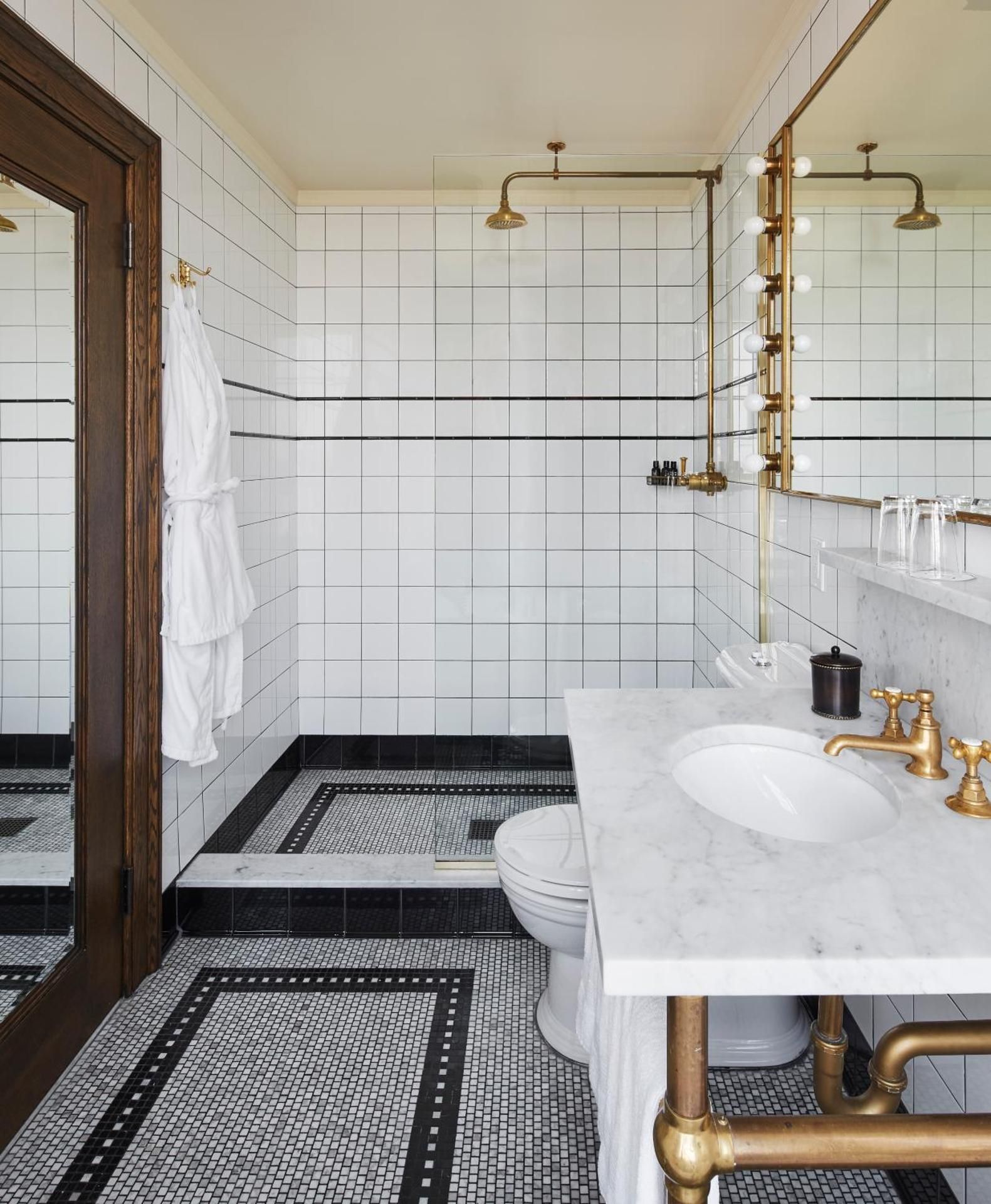 Queen Loft with Tub