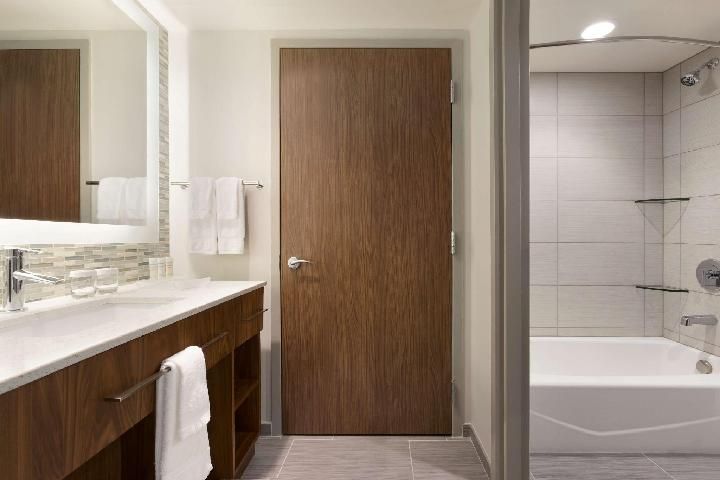 2 Queen 1 Bedroom City Suite Nonsmoking