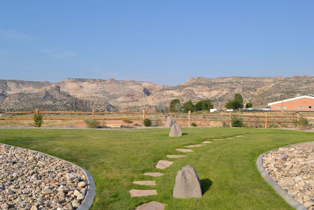 Canyon Country Lodge Deluxe Room, 1 King Bed with Sofa bed, Accessible 5