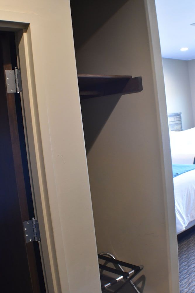 Canyon Country Lodge Deluxe Room, 1 King Bed with Sofa bed, Refrigerator & Microwave, Mountain View 4