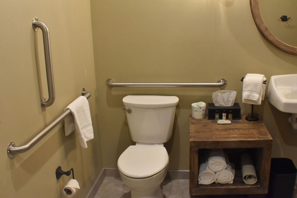 Canyon Country Lodge Deluxe Room, 1 King Bed with Sofa bed, Accessible 8