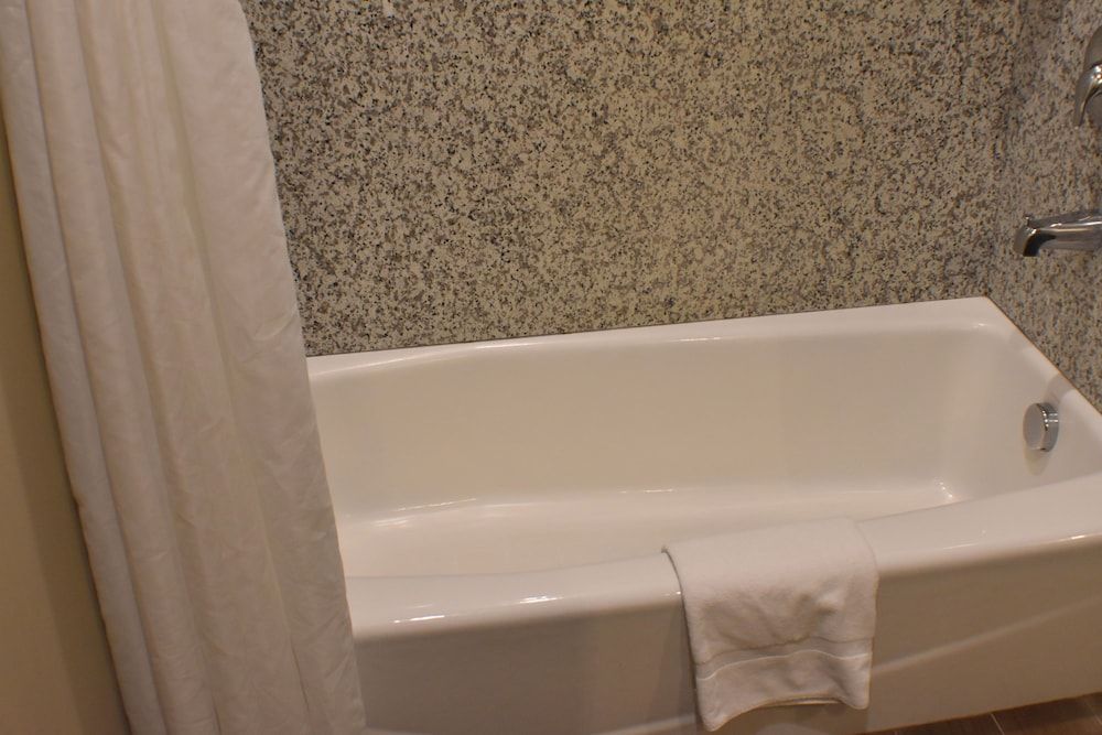 Canyon Country Lodge Deluxe Room, 2 Queen Beds, Refrigerator & Microwave, Mountain View 11