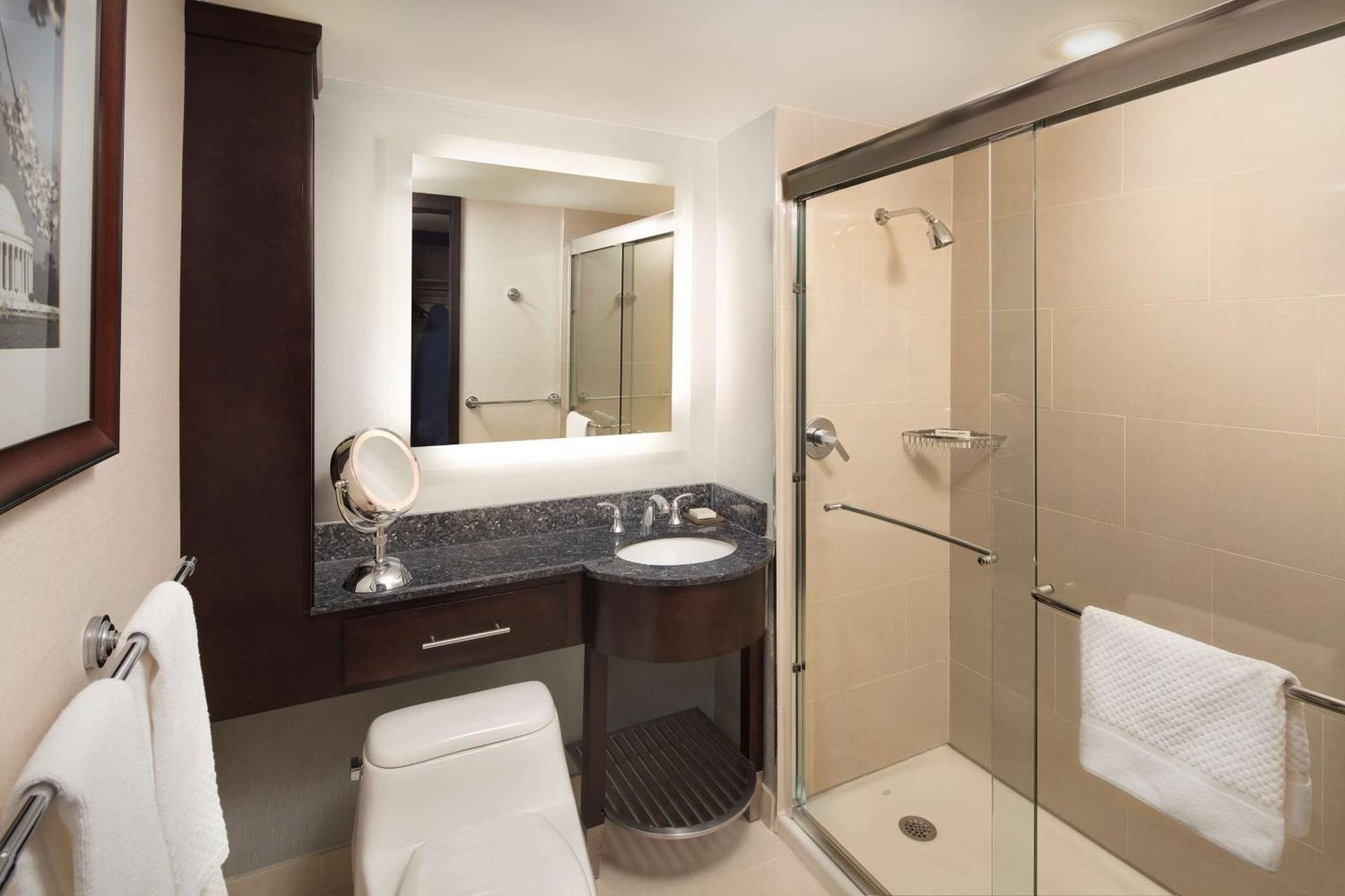 1 KING BED CORNER ROOM WITH MONUMENT VIEW