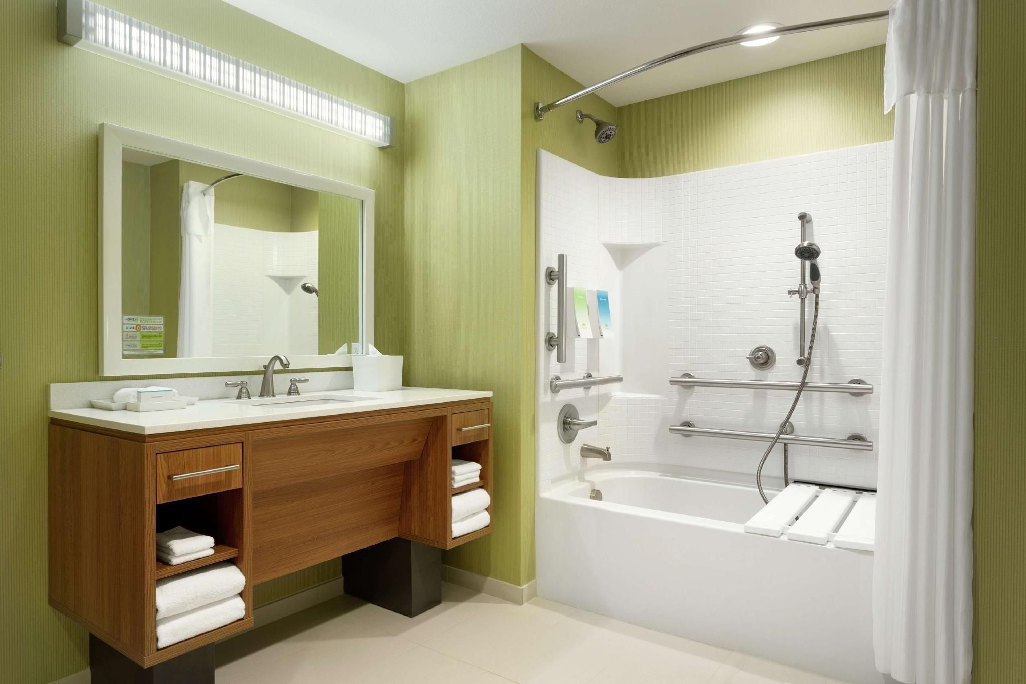 1 KING MOBILTY/HEARING ACCESS TUB SUITE NOSMK