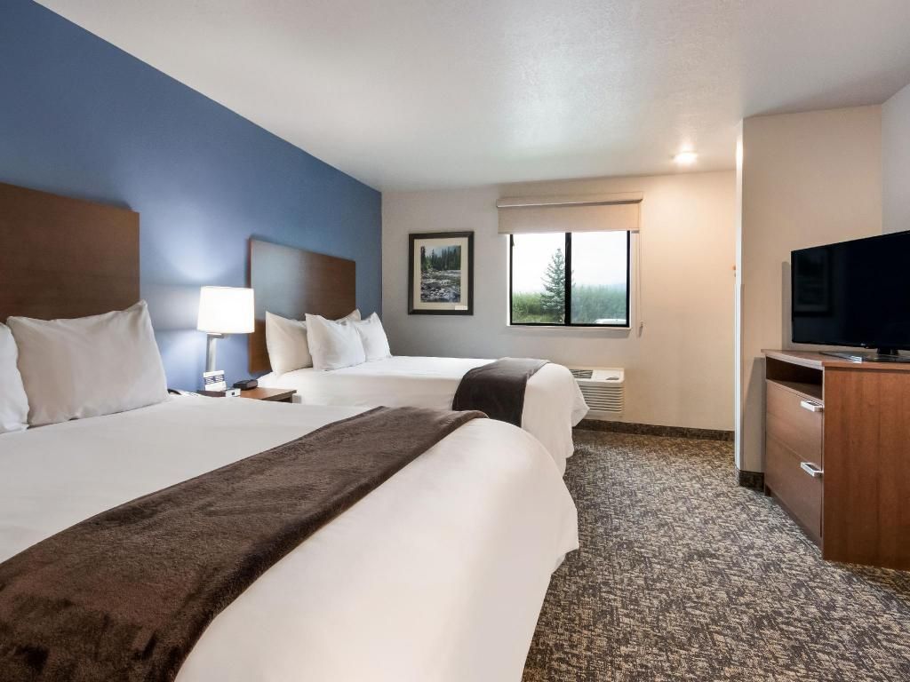 2 Queen Beds With Recliner