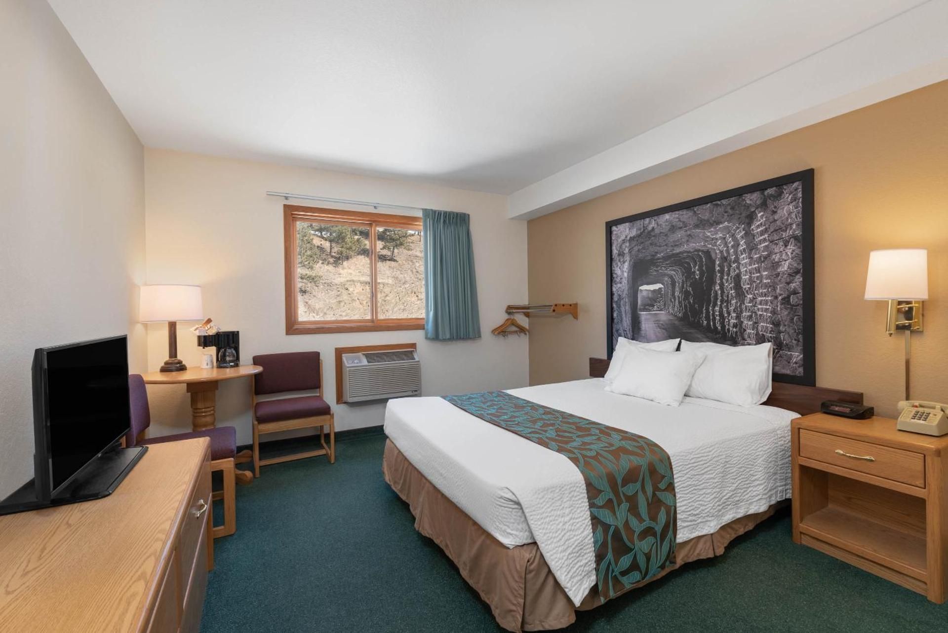 Super 8 by Wyndham Hill City/Mt Rushmore/ Area 1 Queen Bed Accessible Room Non-Smoking