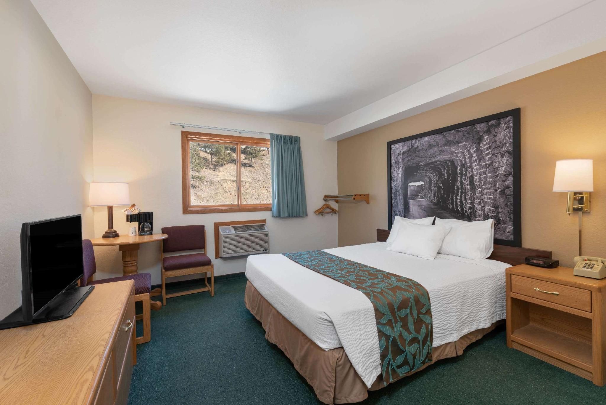 1 Queen Bed Non-Smoking