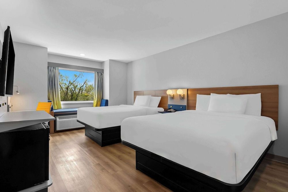 Room, 2 Queen Beds, Non Smoking