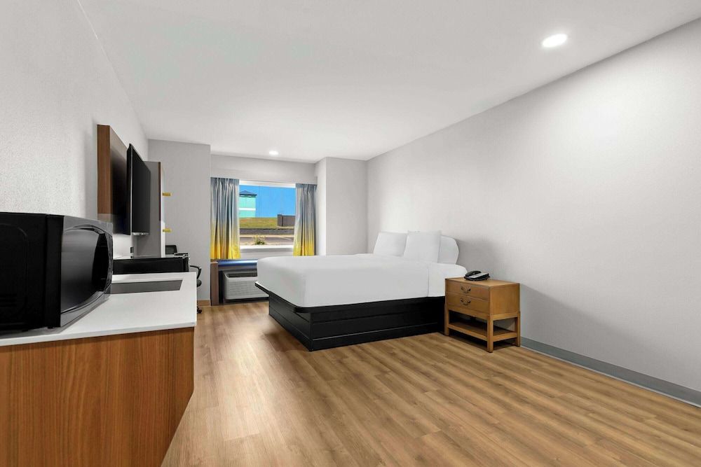 Suite, 1 King Bed, Mobility Accessible, Non Smoking ( Bathtub Grab Bars)