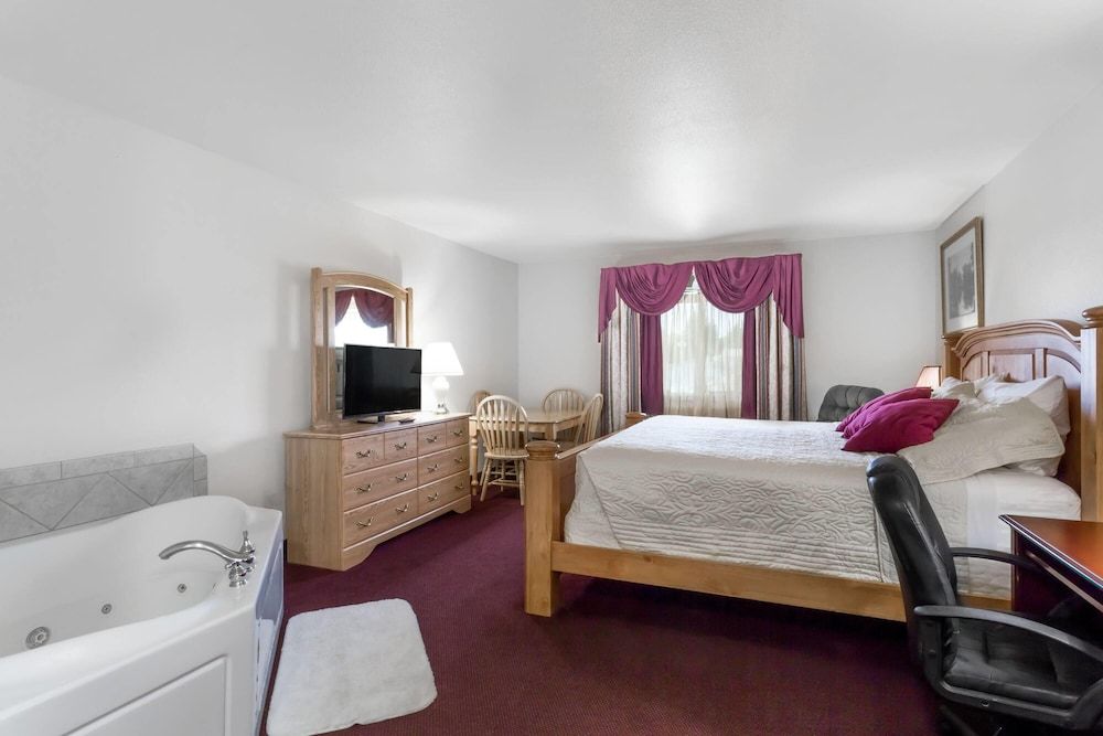 Deluxe Studio Suite, 1 King Bed, Non Smoking