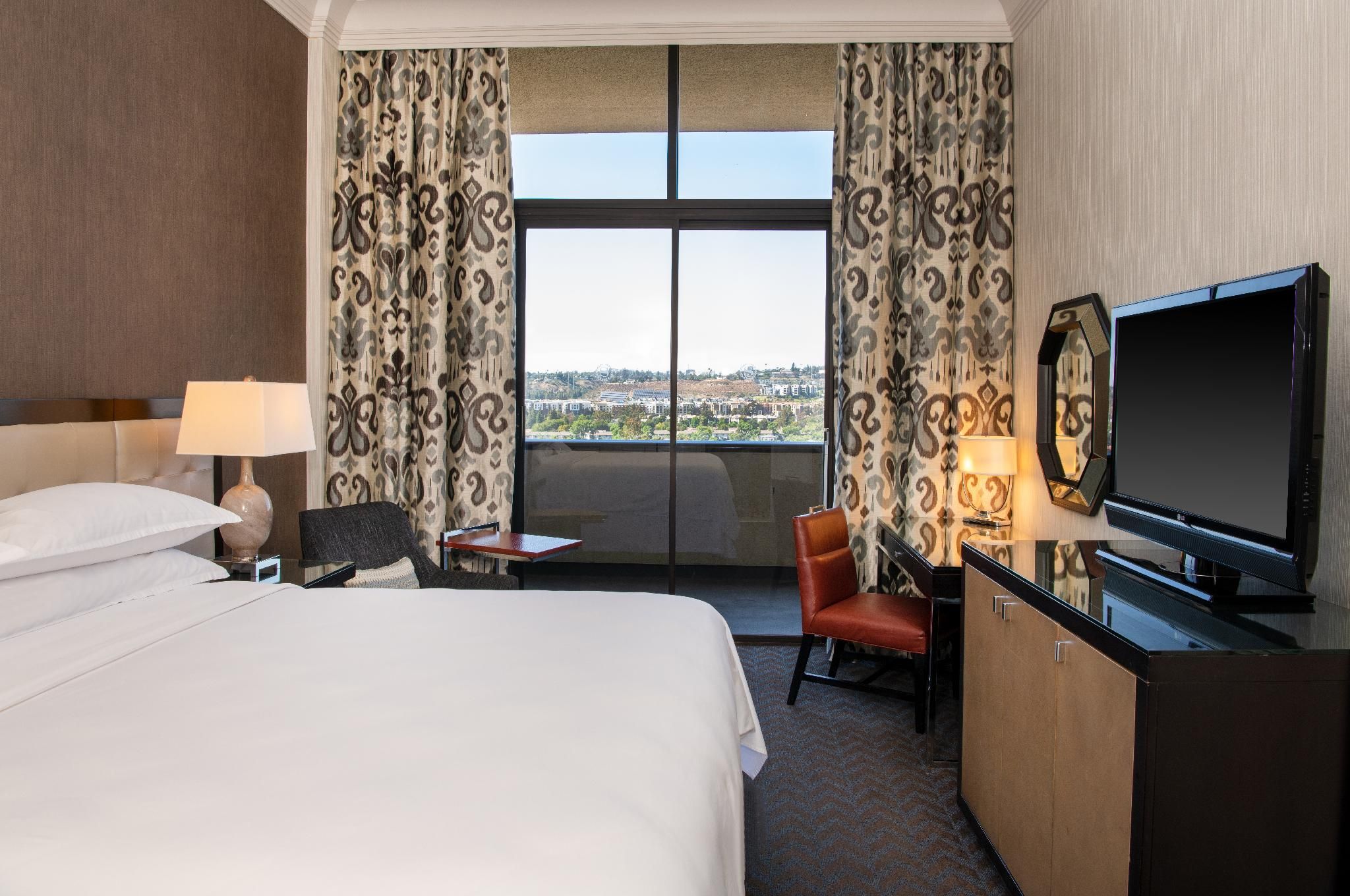 1 Bedroom Presidential Suite, 1 King, Sofa bed, Balcony