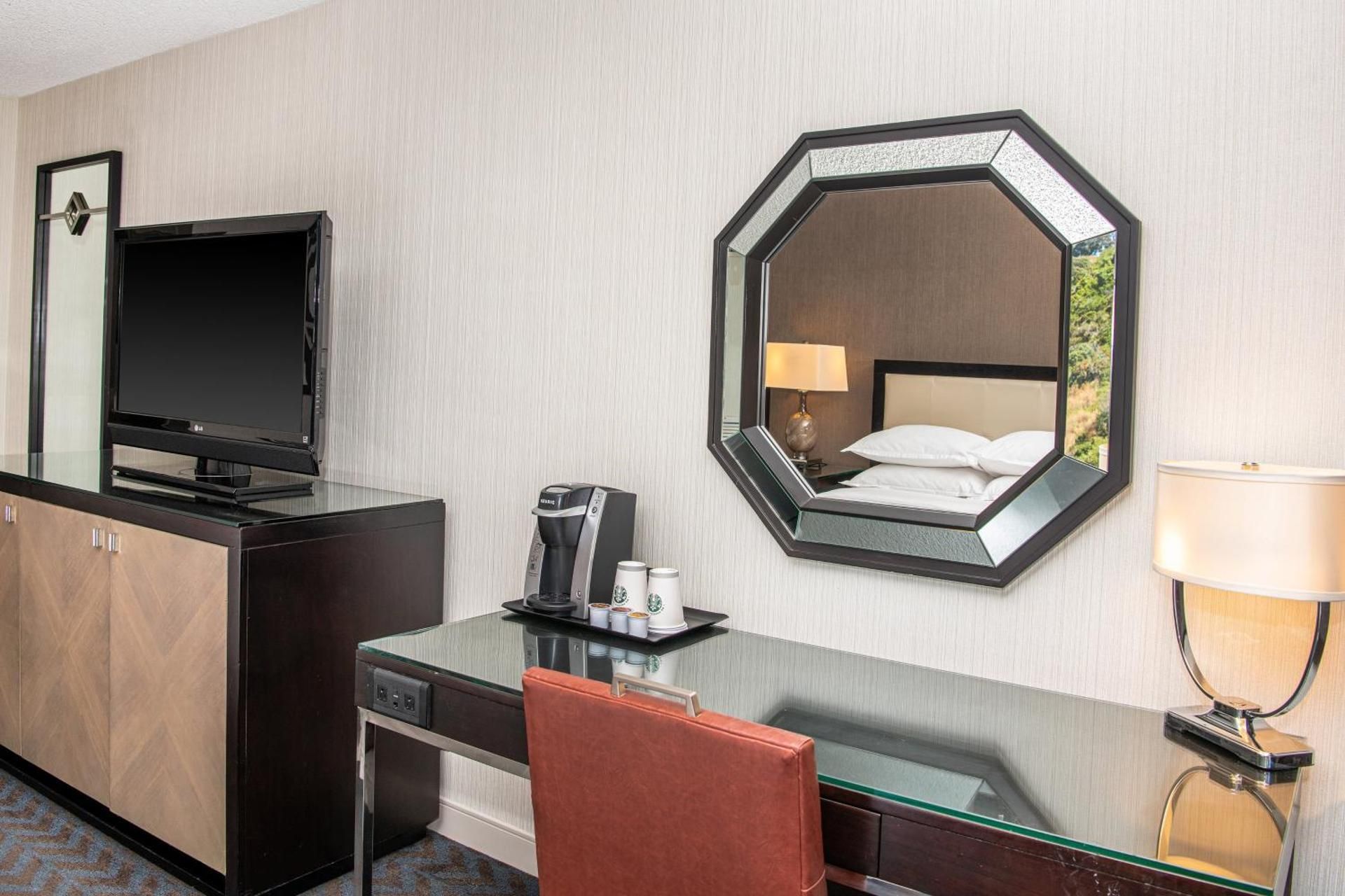 King Room with Roll-in Shower - Mobility and Hearing Accessible