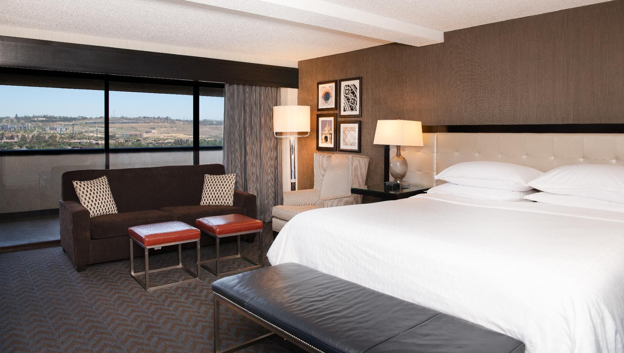 Deluxe, Guest room, 1 King, Sofa bed, Balcony