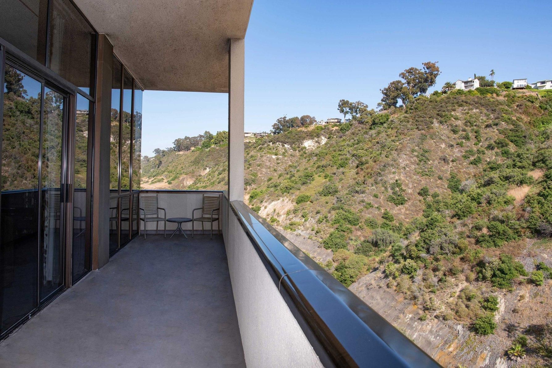 Executive Suite, 1 King, Sofa bed, Balcony 