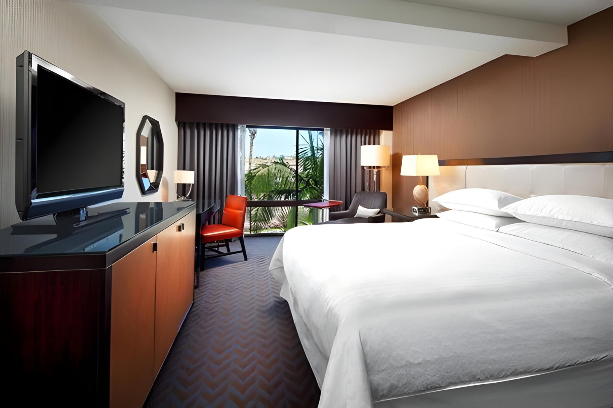 Sheraton Mission Valley San Diego Hotel Guest Room, 1 King 2