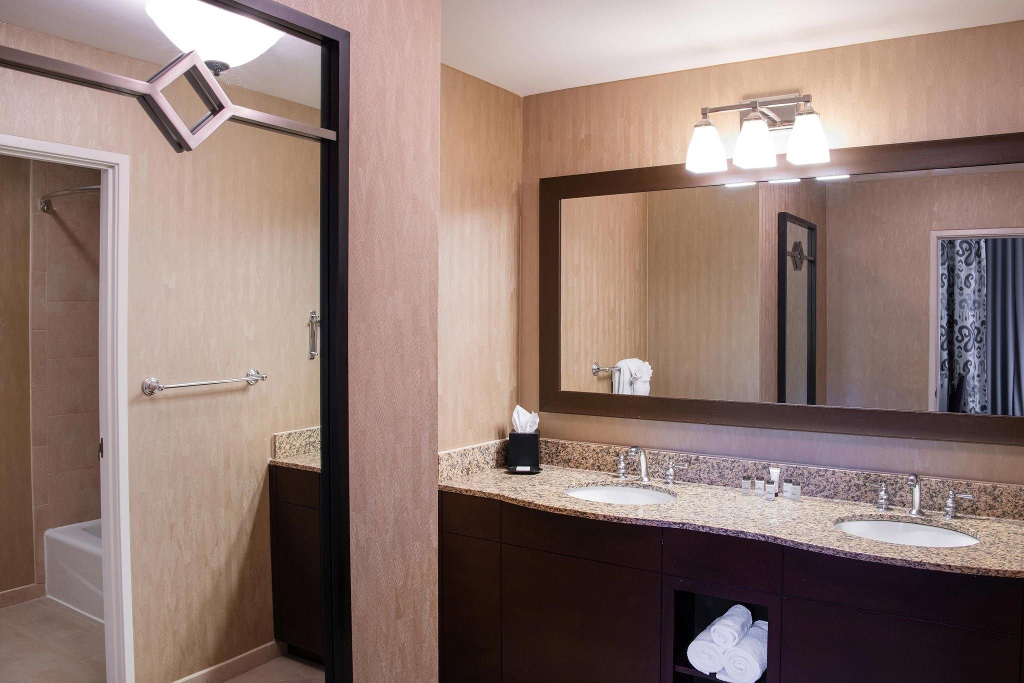 Executive Suite, 1 King, Sofa bed, Balcony 