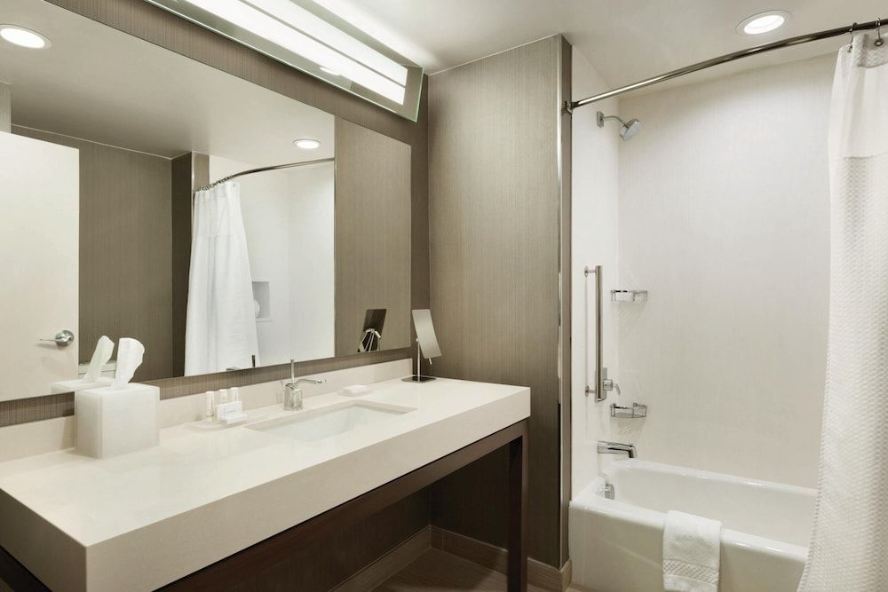 Suite, 1 Bedroom (Mobility Accessible, Tub)