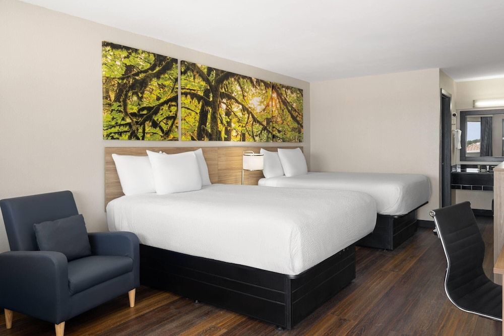 Days Inn & Suites by Wyndham Byram