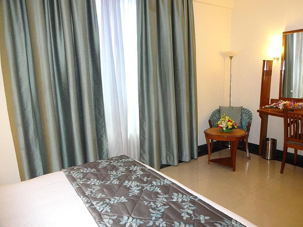 JP Cordial Deluxe King Room 5