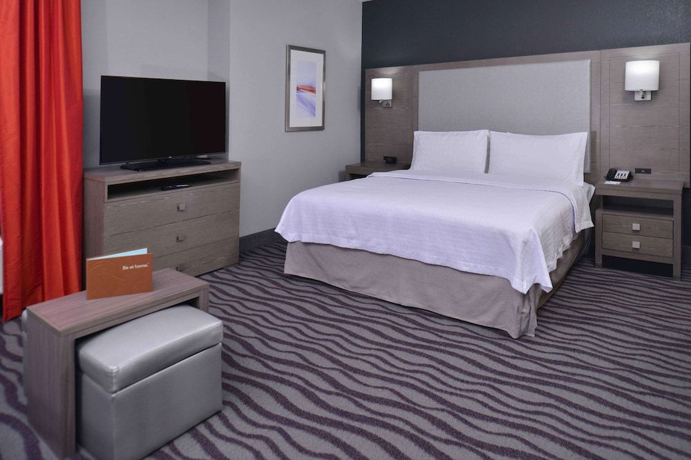 Studio, 1 King Bed, Accessible, Non Smoking (Roll-in Shower)