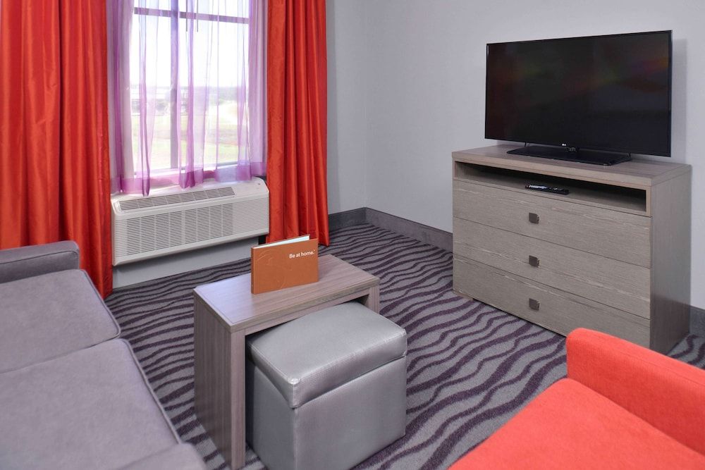 Suite, 1 King Bed, Accessible, Bathtub
