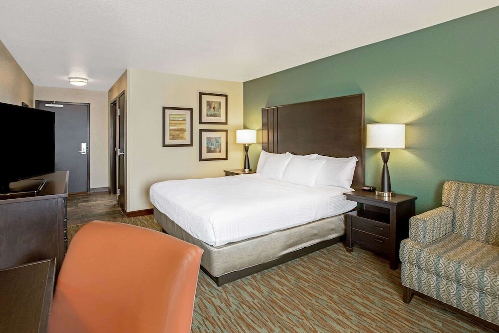 Room, 1 King Bed, Accessible, Non Smoking (Mobility/Hearing Impaired Accessible)