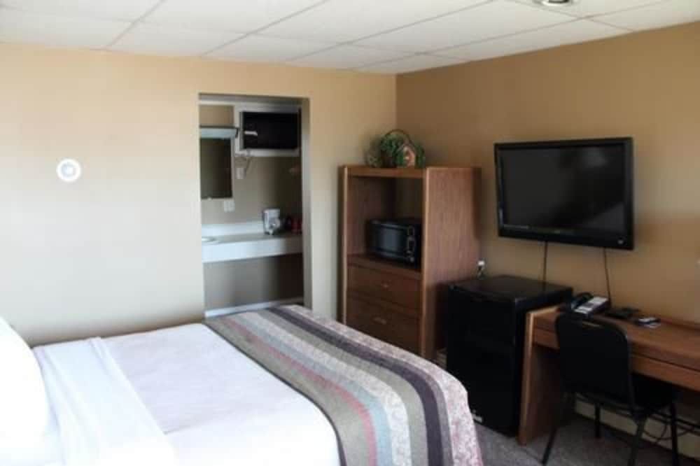 Standard Single Room, 1 Queen Bed