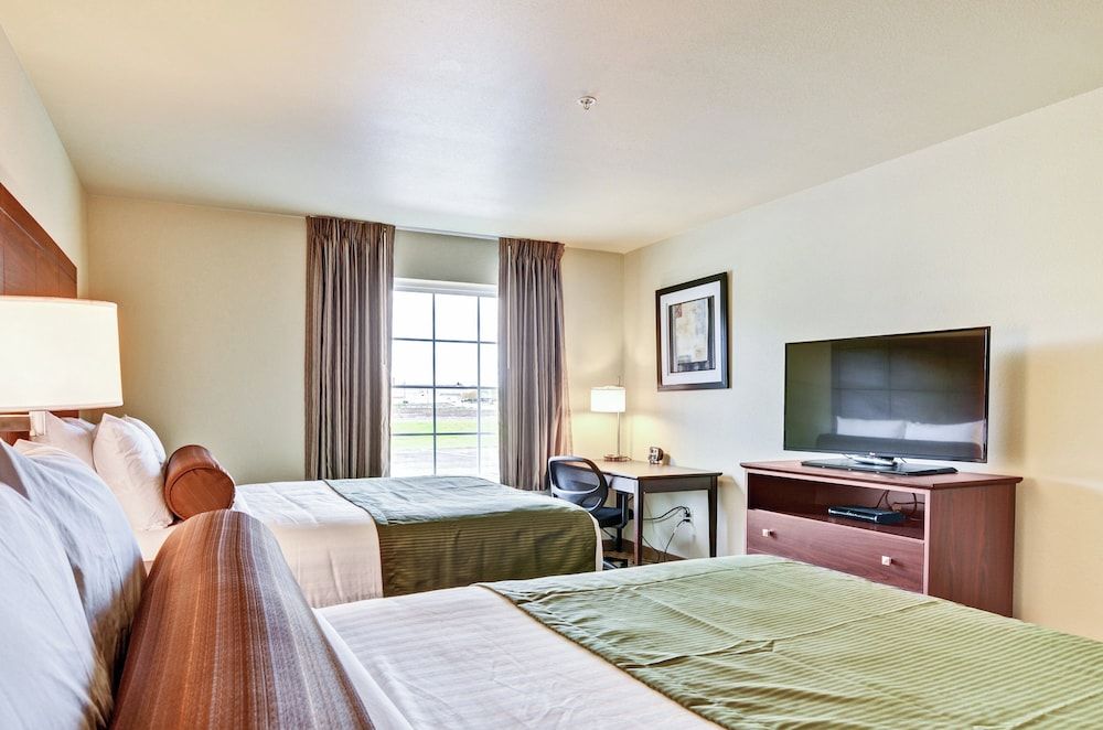 Cobblestone Inn & Suites - Ambridge Deluxe Room, 2 Queen Beds 2