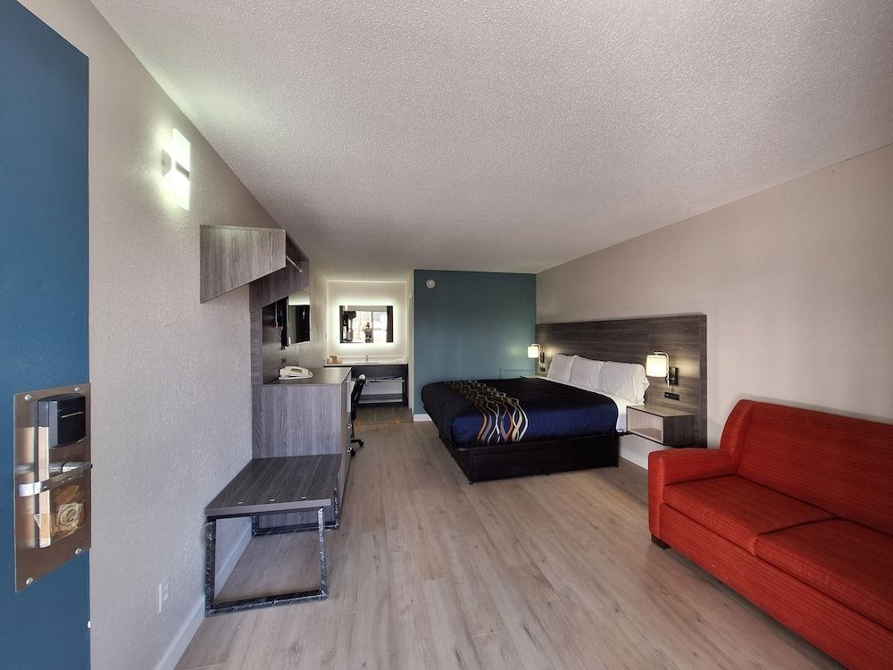 Budget Inn Roxboro Room, 1 King Bed, Non Smoking 5