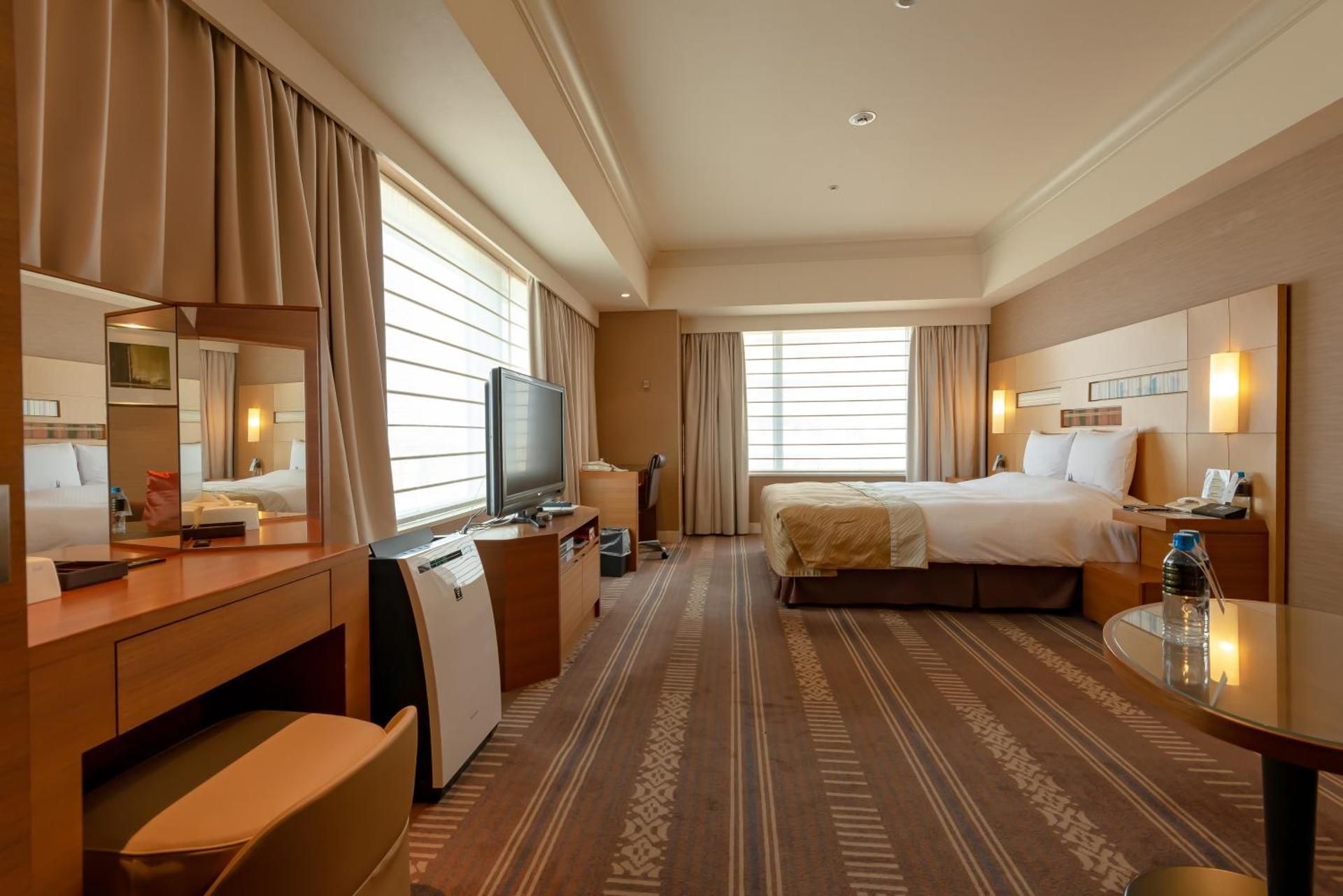Corner Deluxe Double Room - Non-Smoking