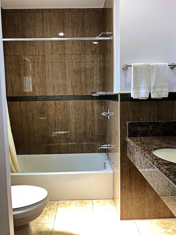 Patio Motel Deluxe Double Room, 2 Queen Beds 2