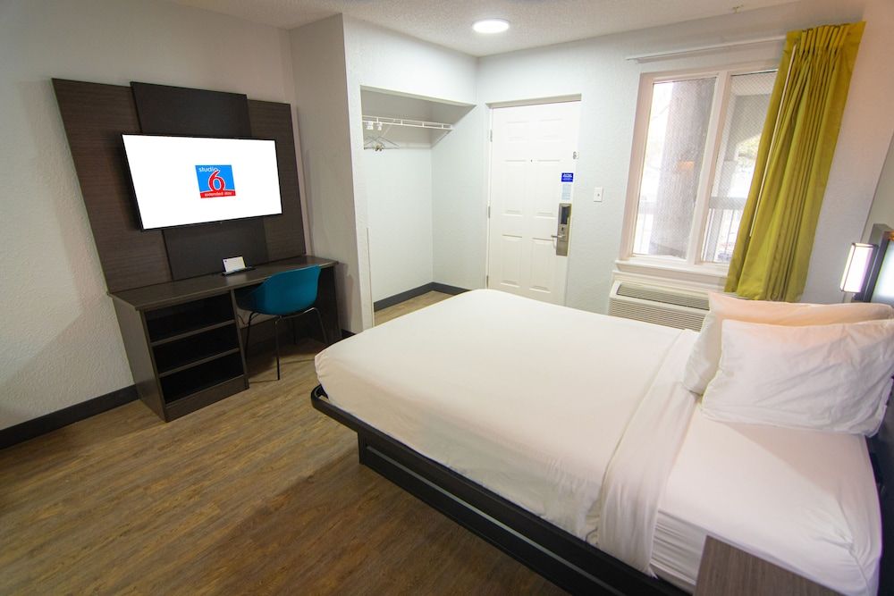 Standard Room, 1 Queen Bed, Non Smoking