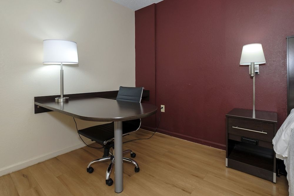 Red Roof Inn Hillsville Superior Room, 1 King Bed (Smoke Free) 11