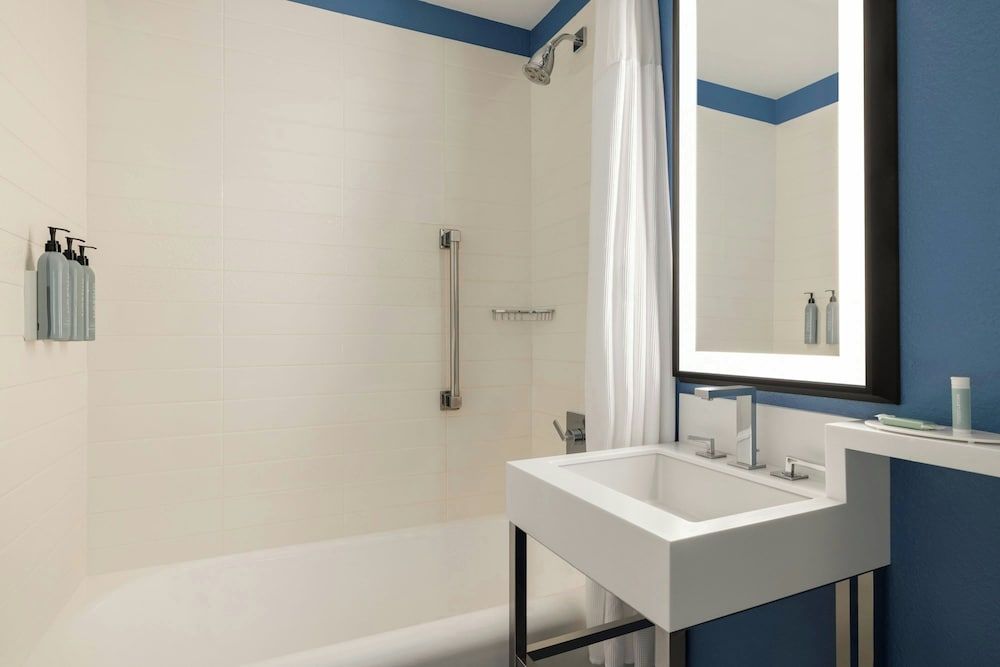 undefined Courtyard by Marriott San Francisco Union Square 8