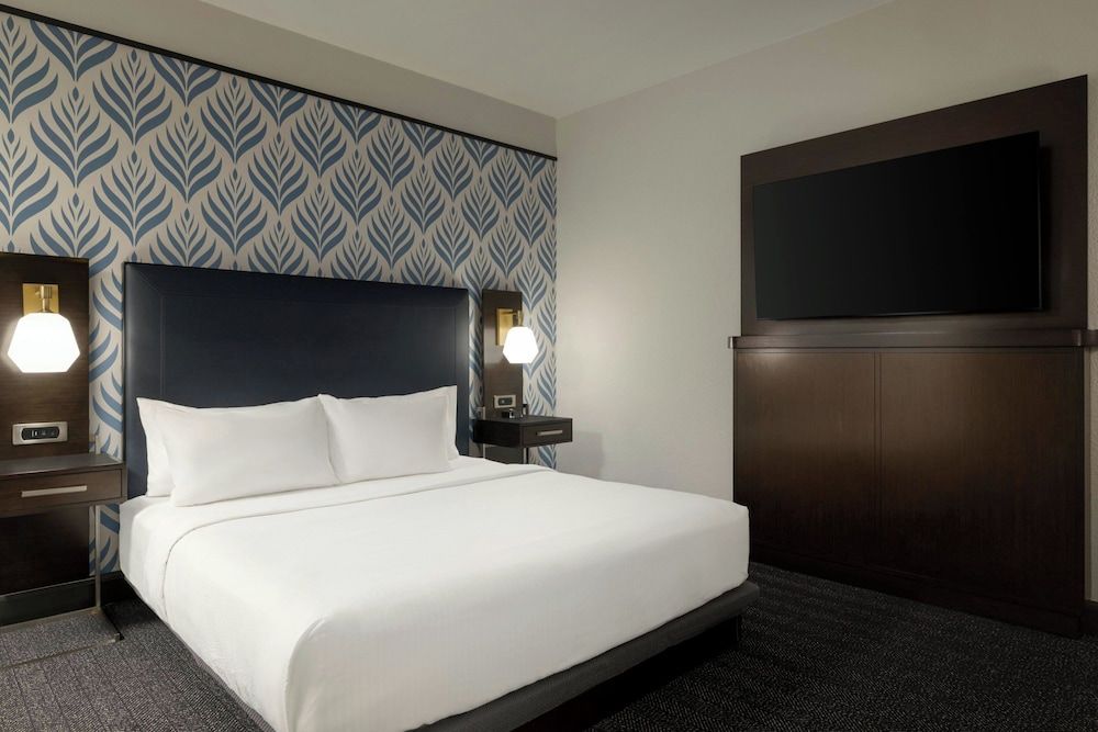Courtyard by Marriott San Francisco Union Square Room, 1 King Bed (Hearing Accessible) 5