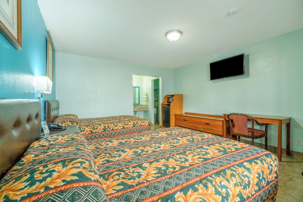 Budget Inn By OYO Edinburg Hwy 281 Room, 2 Double Beds, Smoking