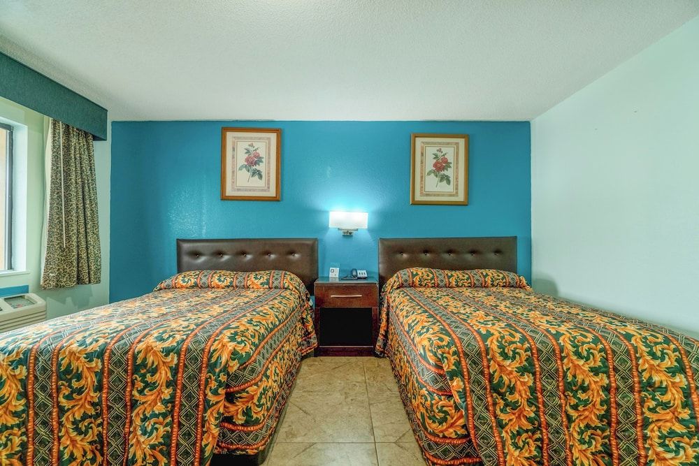 Budget Inn By OYO Edinburg Hwy 281 Room, 2 Double Beds, Smoking 3