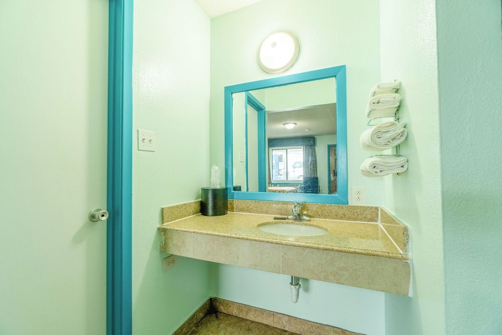 Budget Inn By OYO Edinburg Hwy 281 Room, 2 Double Beds, Smoking 7