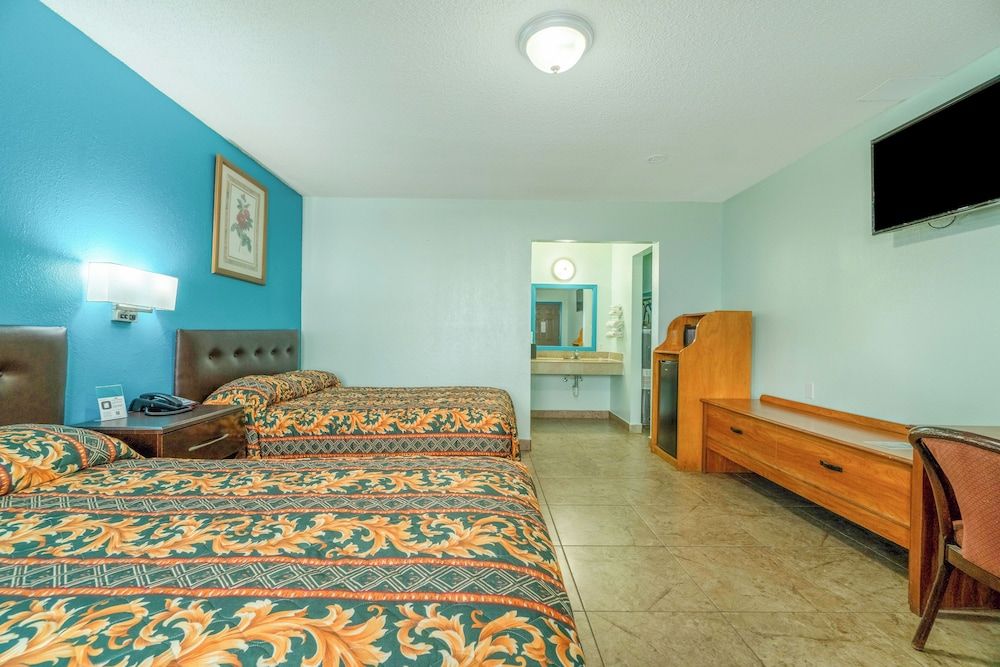 Budget Inn By OYO Edinburg Hwy 281 Room, 2 Double Beds, Smoking 2