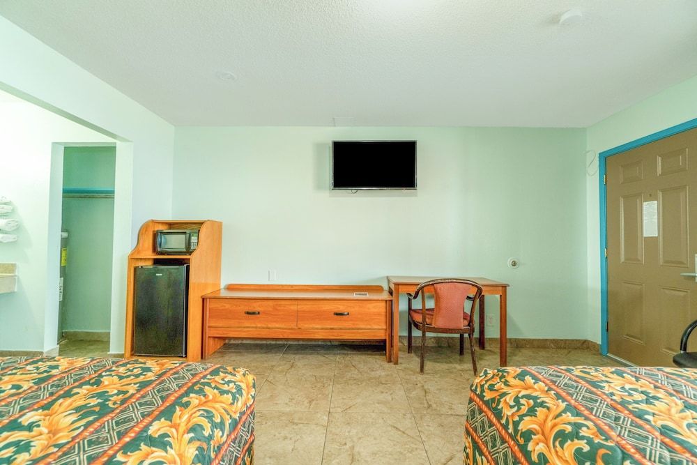 Budget Inn By OYO Edinburg Hwy 281 Room, 2 Double Beds, Smoking 10