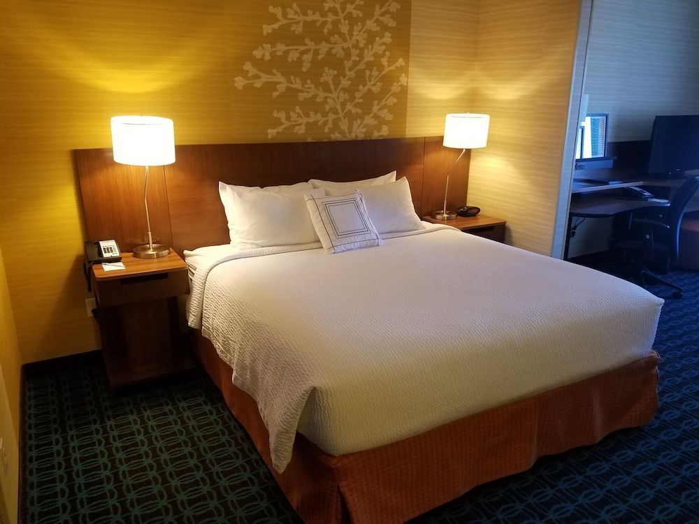 Room, 1 King Bed (Mobility/Hearing Access, Roll-In Shwr)