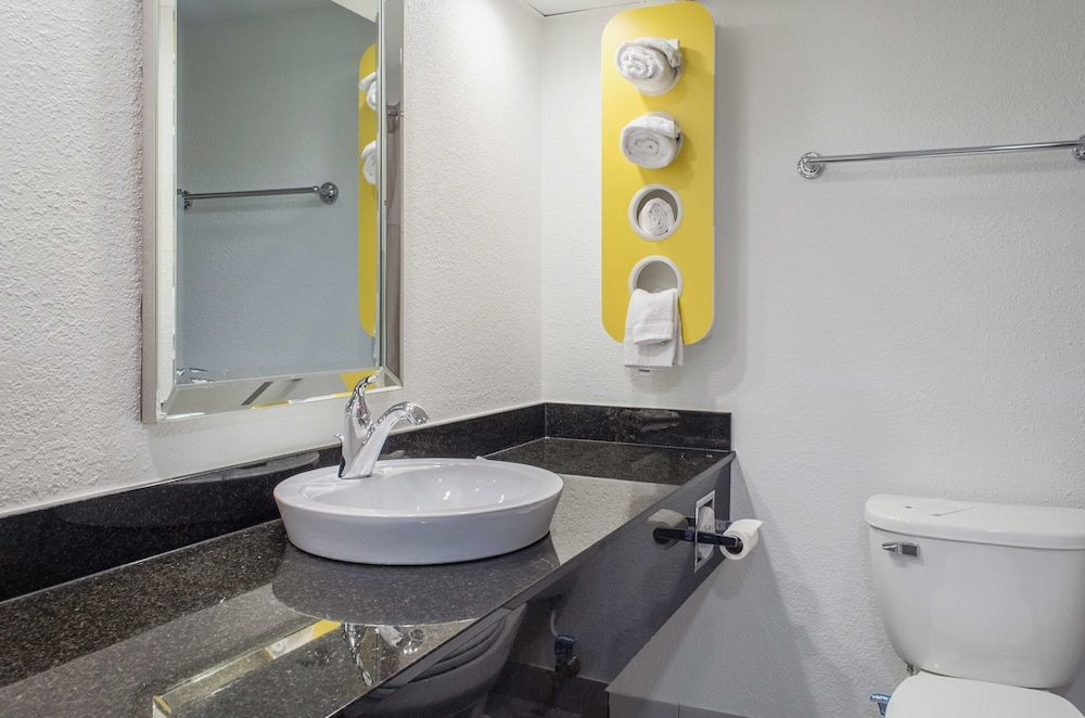 Motel 6 Brockton, MA Standard Room, 1 Queen Bed, Accessible, Smoking 8