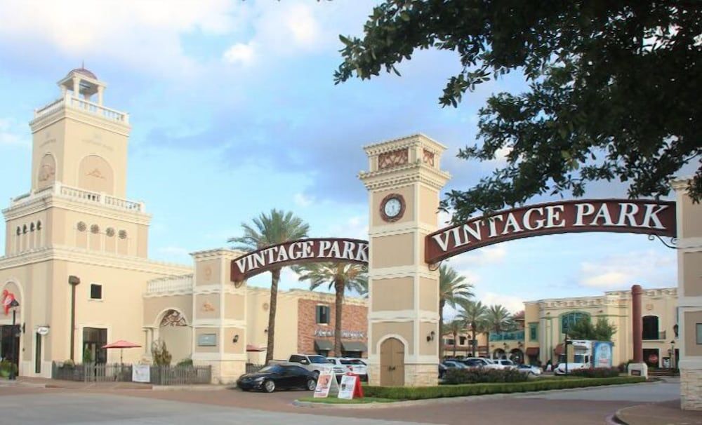 undefined Comfort Suites Near Sam Houston Race Park 7